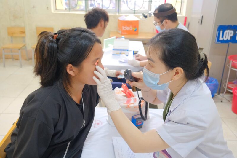 Dược phẩm Hoàng Long ViNa - Khám bệnh, siêu âm, điện tim và tư vấn sức khỏe cho người dân tại xã Lũng Nặm