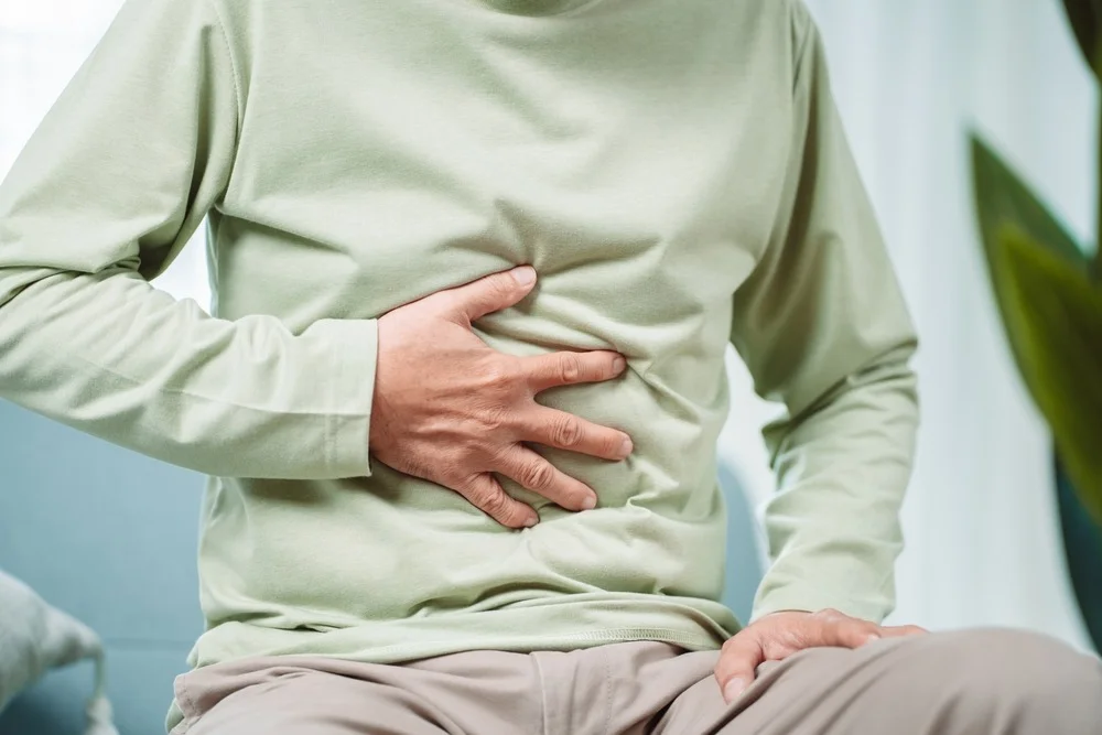 Người già bị trĩ có nguy hiểm không? 7 biến chứng dễ bỏ qua