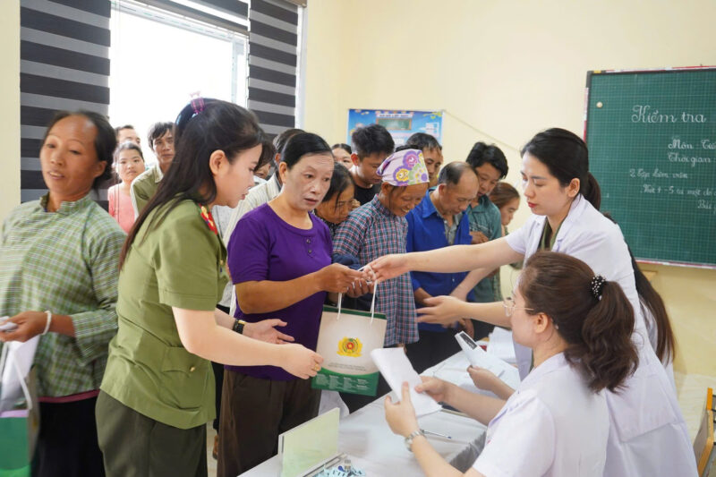 Dược phẩm Hoàng Long ViNa - Đồng hành cấp phát thuốc miễn phí, chung tay chăm sóc sức khỏe người dân xã Lũng Nặm